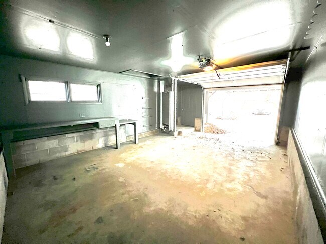 1.5 stall attached garage - 211 Marian Ave