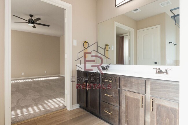 Building Photo - 6708 Oliver Loving Dr