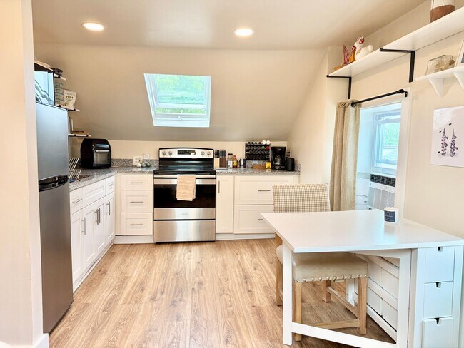 Building Photo - All Inclusive West End Condo-Fully Furnished with Parking!