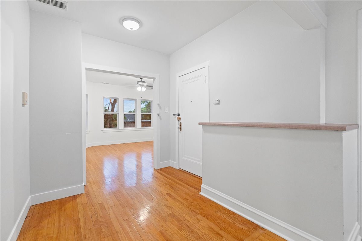 Building Photo - 4055 N Spaulding Ave