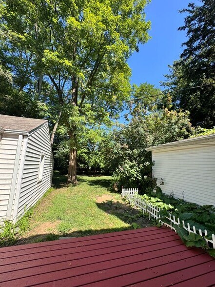 Building Photo - 3770 Brewster St