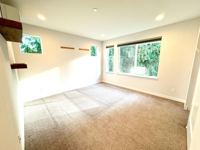 Building Photo - 18322 1st Ave NE