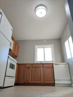 Building Photo - Looking for a home or an office space...Come take a look!!