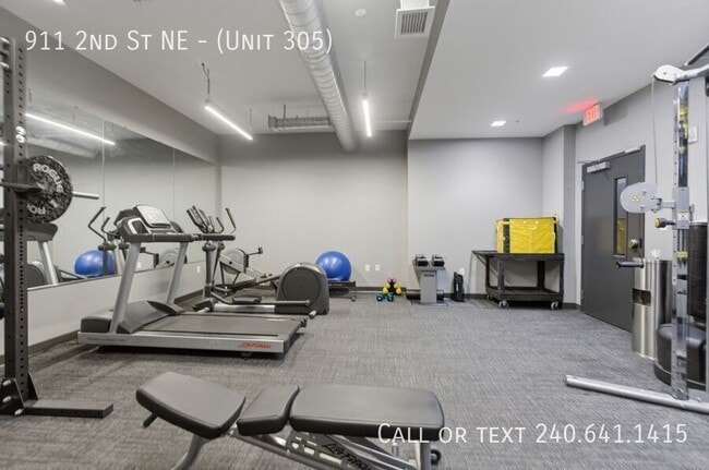 Building Photo - 911 2nd St NE