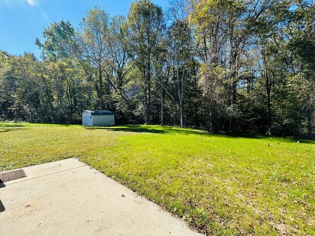 Building Photo - 9089 Pine Hill Rd