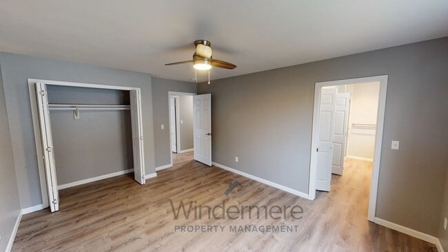 Building Photo - 739 S E Landen Dr