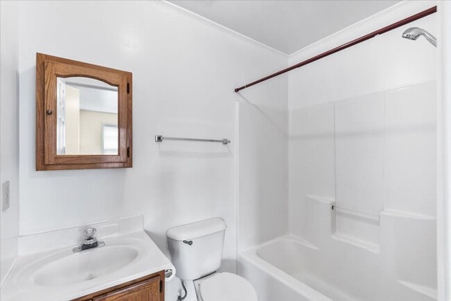 Building Photo - 10704 Live Oak Ct