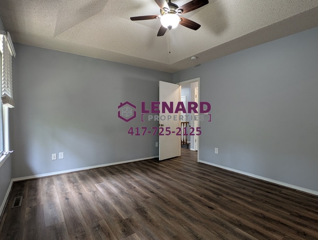Building Photo - Large 4 Bedroom Home