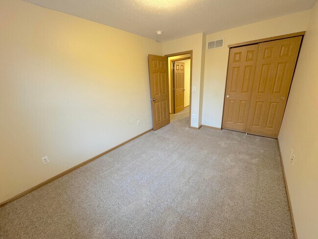 Building Photo - 8577 Clover Glade Dr