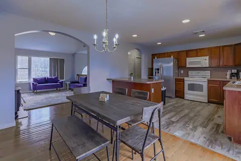 Building Photo - 1019 Cricket Ln