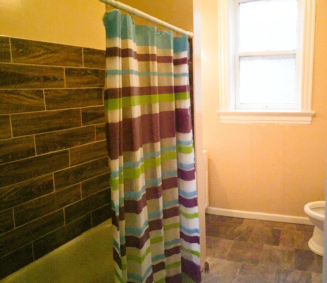 Building Photo - 2bed/1bath Apartment Conveniently Located!  Affordable!