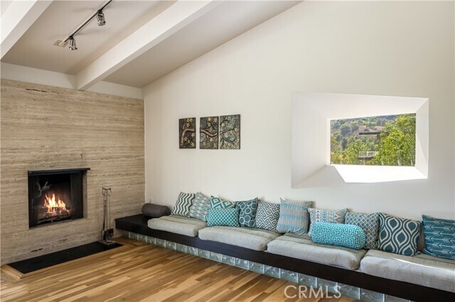 Building Photo - 2870 Benedict Canyon Drive