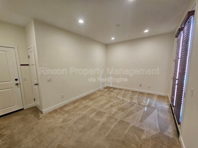 Building Photo - 209 Westpark Ct