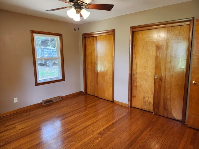 Building Photo - 6618 South Dr