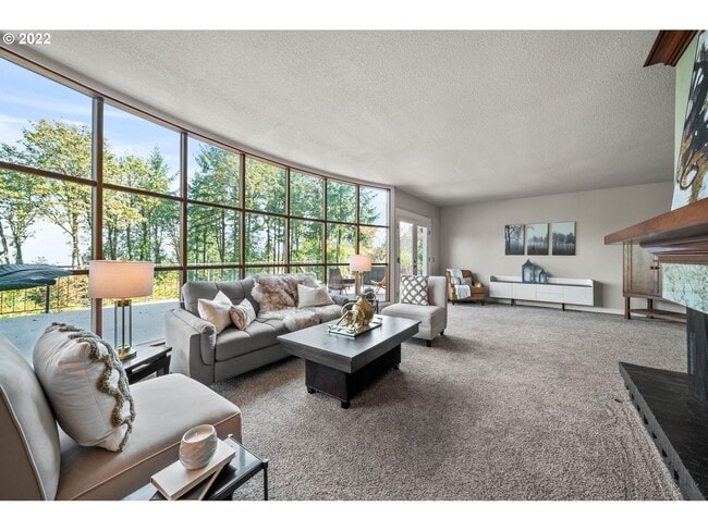 Building Photo - 5 bedroom 4 Bathroom Spectacular Townhome ~ Parking, A/C and More!