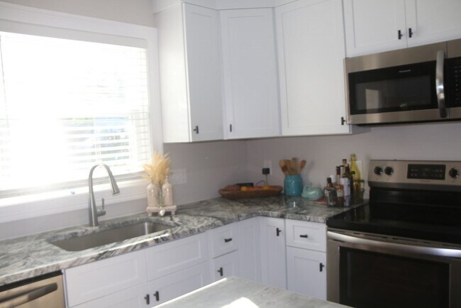 Building Photo - 79 N Main St