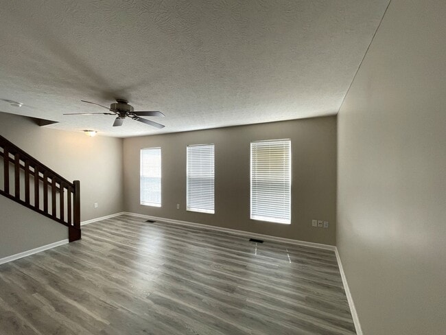 Building Photo - 5580 Crystal Falls St
