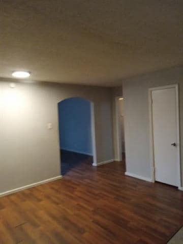 Building Photo - 308 S Pecan St