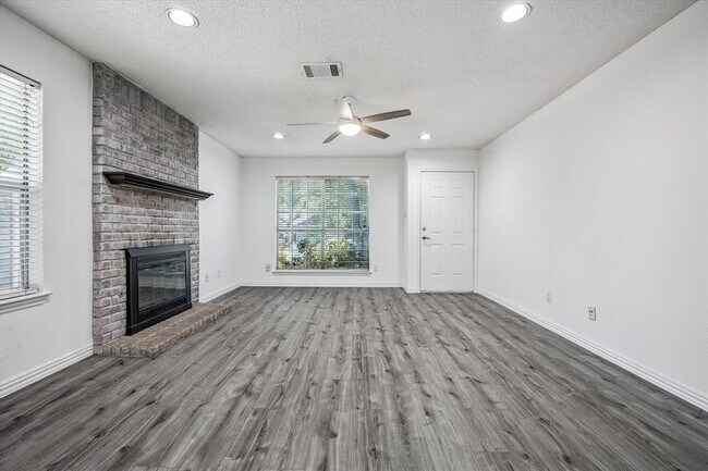 Building Photo - 3204 Blazing Star Trail