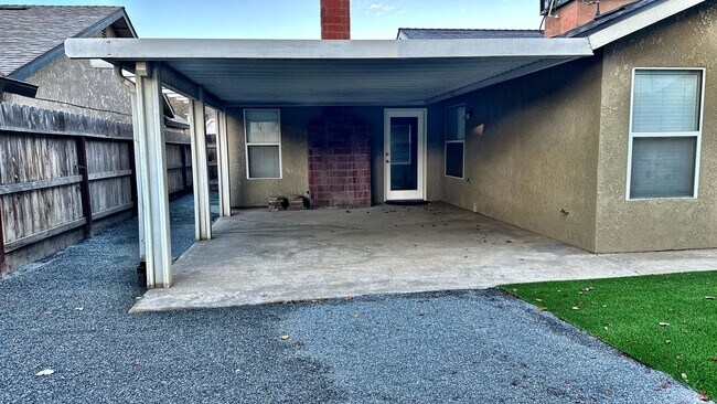 Building Photo - 1622 S Peppertree Ct