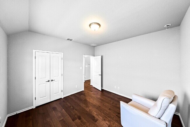 Building Photo - Rare Cibolo Canyons Opportunity | Guest Suite Downstairs, Optional 5th Bedroom, No Carpet, No Rea...