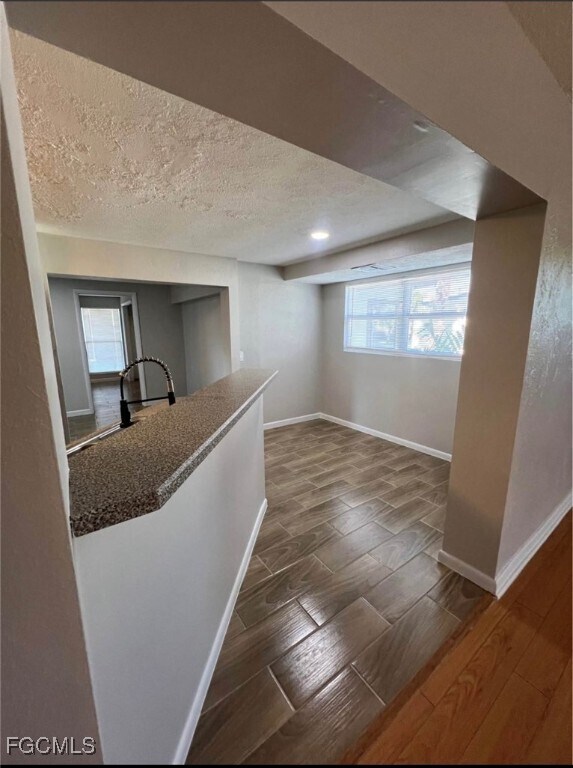 Building Photo - 712 Camellia Dr