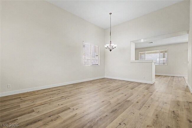 Building Photo - 571 Kavanagh Pl