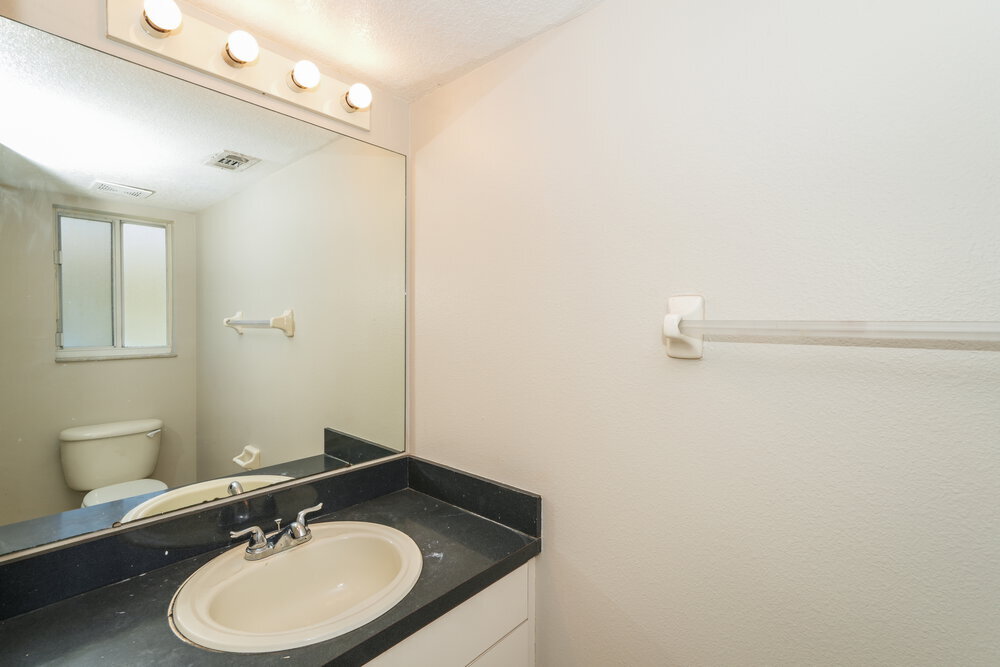 Building Photo - 10334 Summerview Cir
