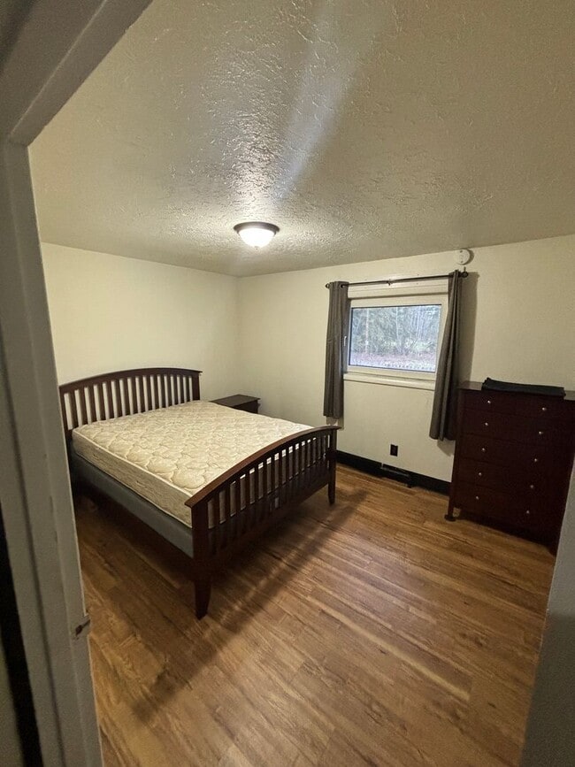 Building Photo - All utilities included 1 bedroom furnished...