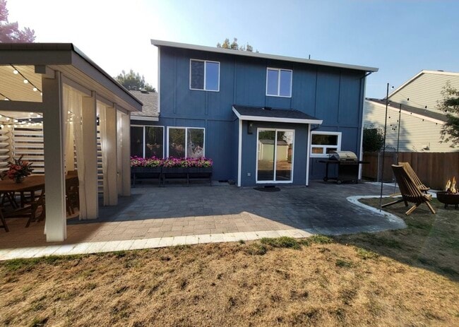 Building Photo - 2114 SE 60th Ave