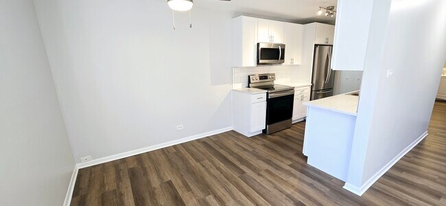 Building Photo - 10 Oak Ave