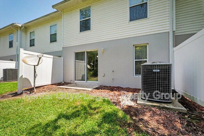 Building Photo - 7414 Palm Hills Dr