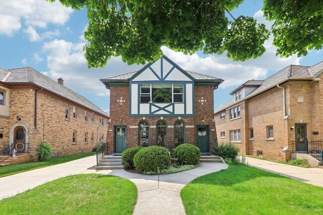 Primary Photo - 4139 N Bartlett Ave