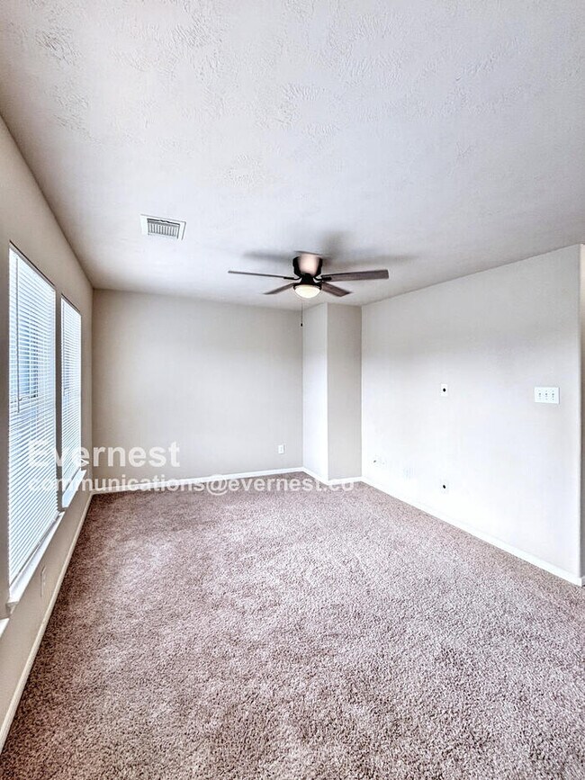 Building Photo - 8002 Arapahoe Ridge Ln