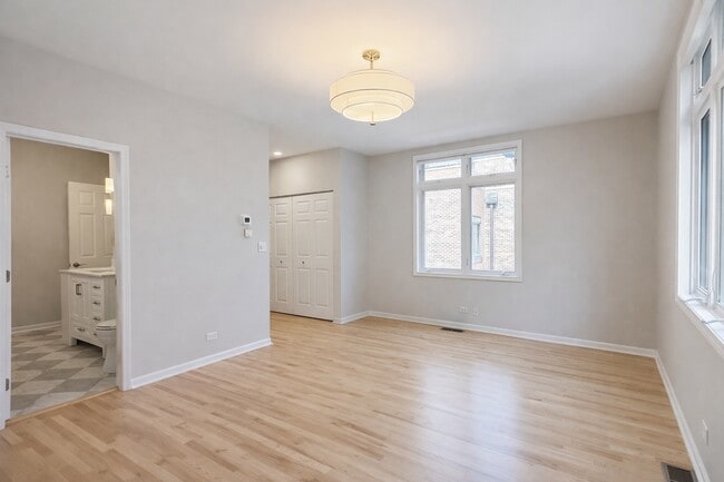 Building Photo - 1351 W Altgeld St