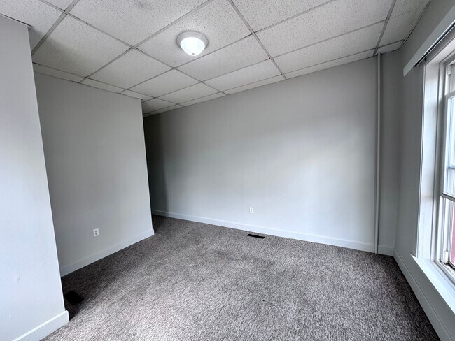 Building Photo - 201 E Cottage Pl