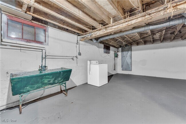 Building Photo - 3865 W 16th St