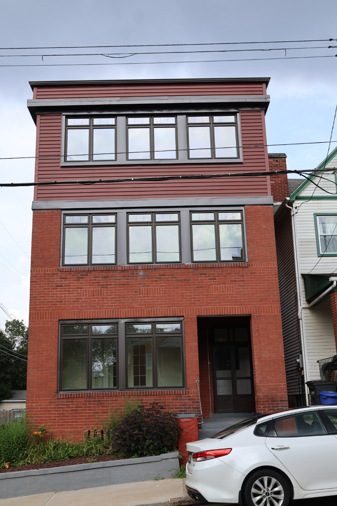 Building Photo - 813 N Sheridan Ave