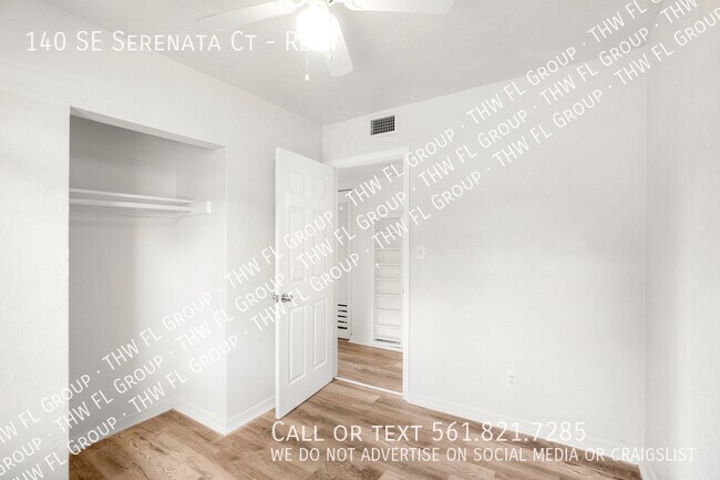 Building Photo - 140 SE Serenata Ct