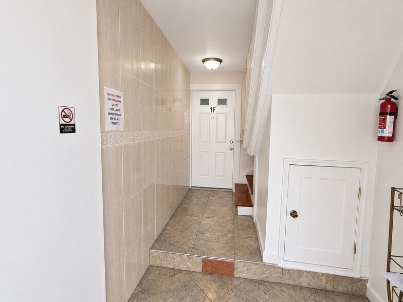 Building Photo - 121 Brookside Ave
