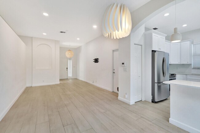 Building Photo - 1898 Capeside Cir