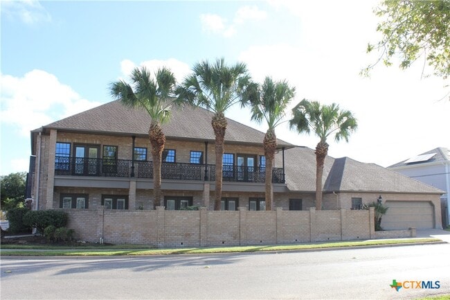 Building Photo - 6001 Country Club Dr