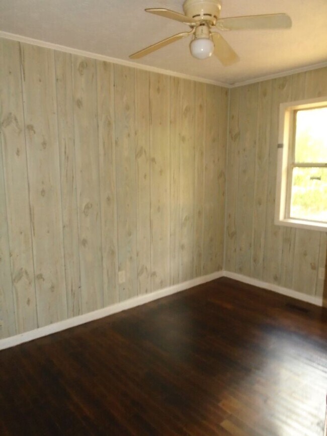 Building Photo - 310 Old Shaw Rd