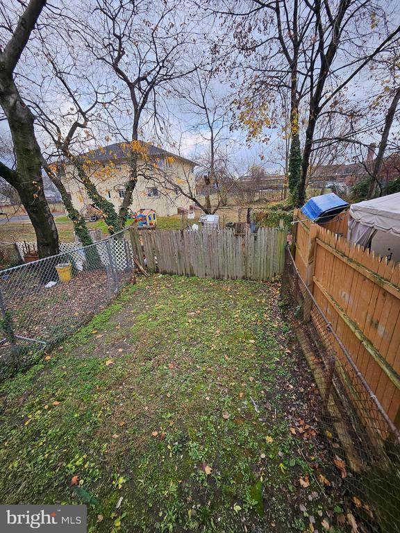 Building Photo - 324 Mary St