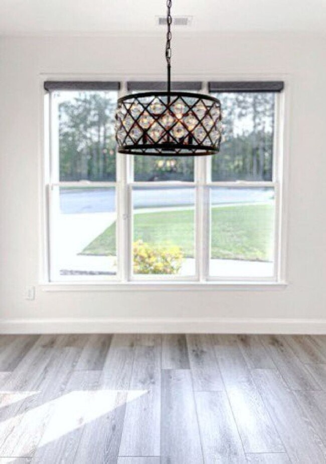 Building Photo - Newer Construction Farmhouse Style Home!