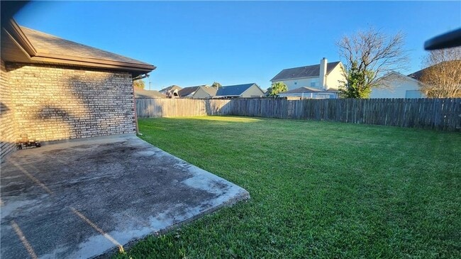 Building Photo - 2213 Stall Dr