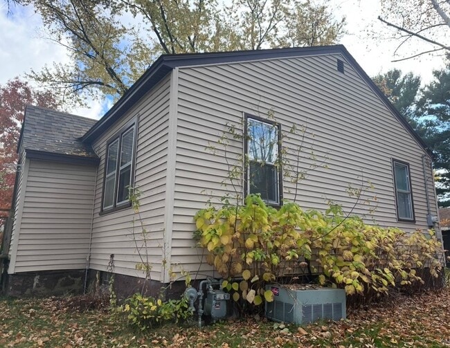 Building Photo - 801 Lake View Dr