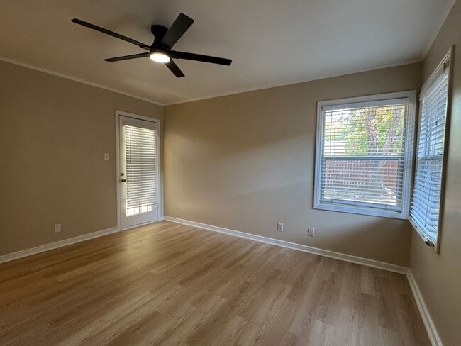 Building Photo - 1220 W Benjamin Holt Dr