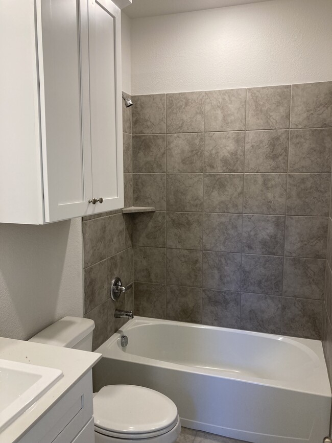 Building Photo - 3908 Chesapeake Ln