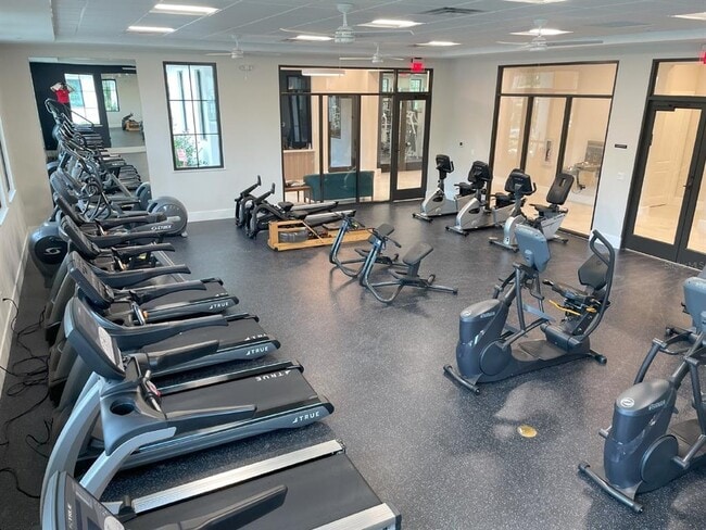 Building Photo - 5262 Wedgewood Ln